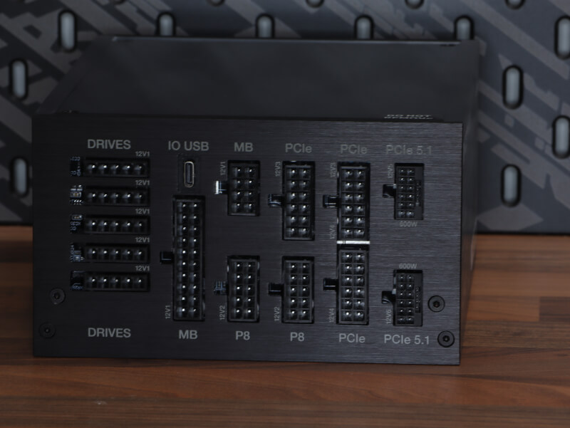 be-quiet-dark-power-pro-14-io-modulaer.JPG
